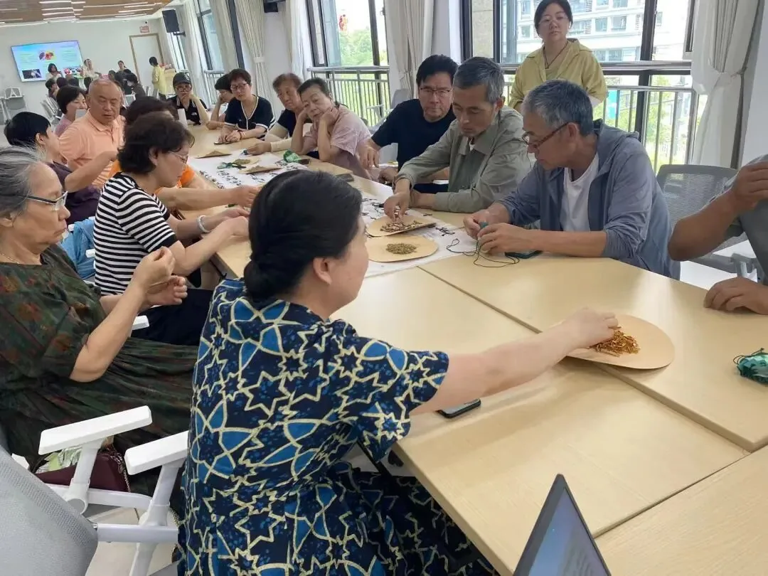 乐活晚年|草本香韵,健康端午 ——驱蚊香包体验活动原文配图(图 3)