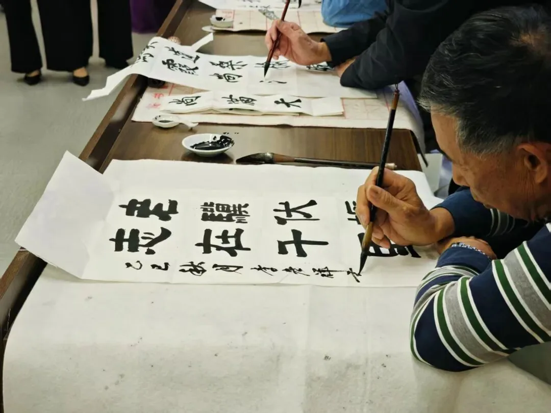 “青丝银话 同乐重阳”---社区版多代同楼“青丝银话”社团共建成果展示暨重阳节慰问表演特别活动圆满成功原文配图(图 10)