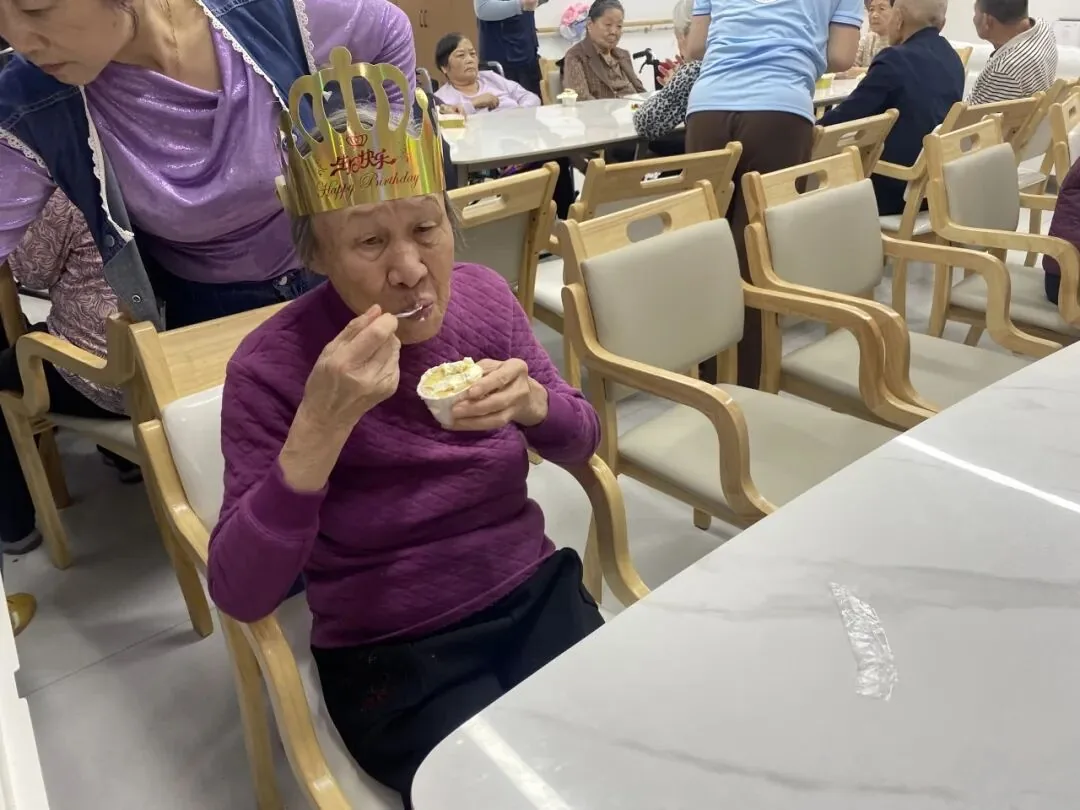记忆留痕,温情暖愈|华悦湾颐养中心4月集体生日会圆满落幕原文配图(图 7)