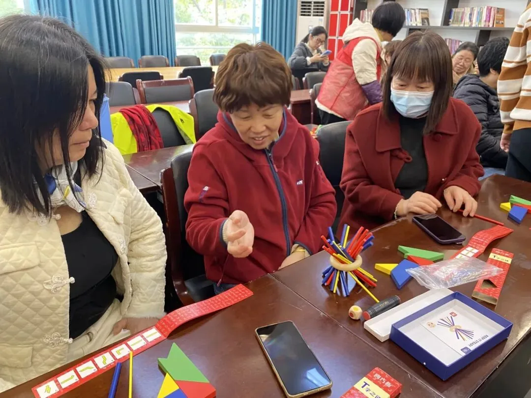 趣味木玩,快乐相伴——“一路同行,守护有温度的记忆”原文配图(图 10)