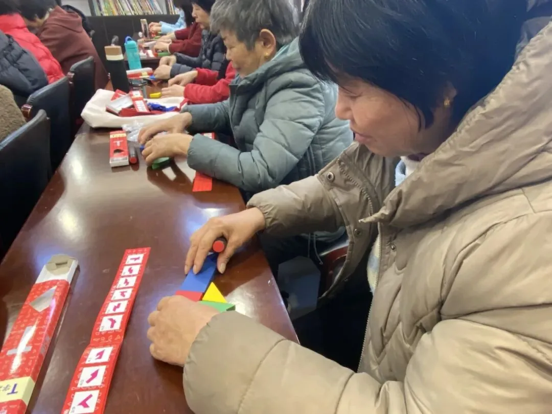 趣味木玩,快乐相伴——“一路同行,守护有温度的记忆”原文配图(图 3)