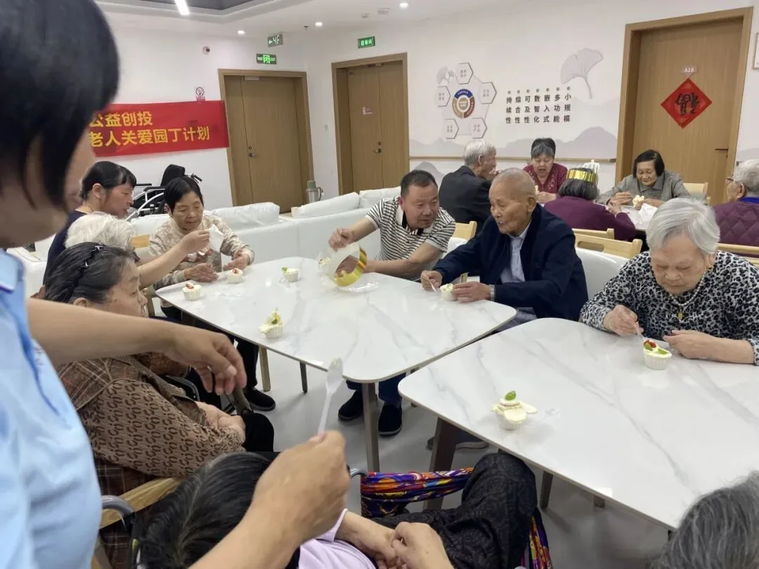 记忆留痕,温情暖愈|华悦湾颐养中心4月集体生日会圆满落幕原文配图(图 8)