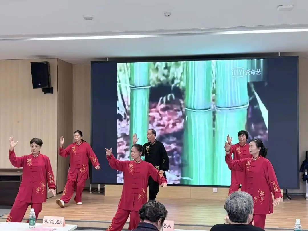 “青丝银话 同乐重阳”---社区版多代同楼“青丝银话”社团共建成果展示暨重阳节慰问表演特别活动圆满成功原文配图(图 3)